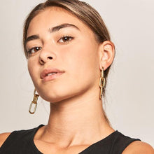 Load image into Gallery viewer, Muze gold earrings

